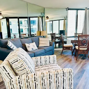 Aparthotel Beach Front Condo, King Size Bed, Sleeps 4